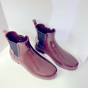 Hunter ankle boots, size 8, color is maroon but photos look like brown